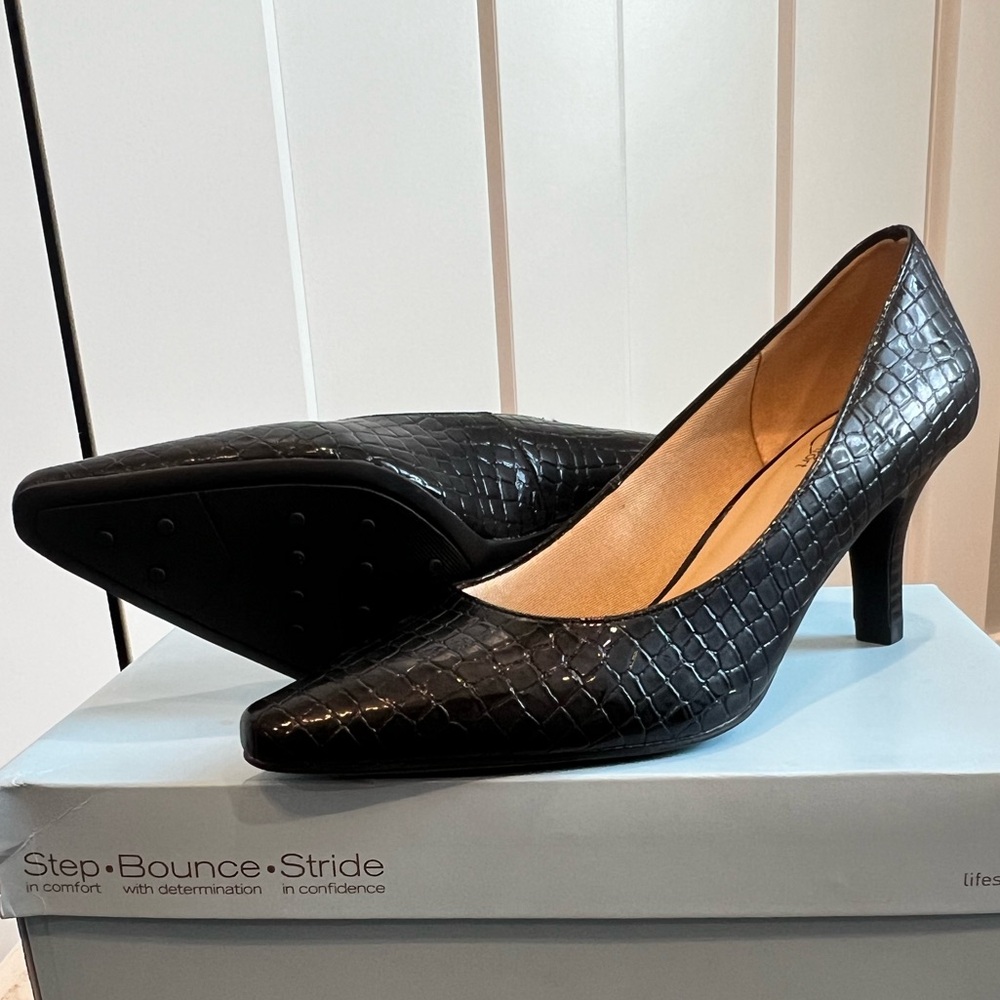 Life Stride Black Croc-Embossed Heels